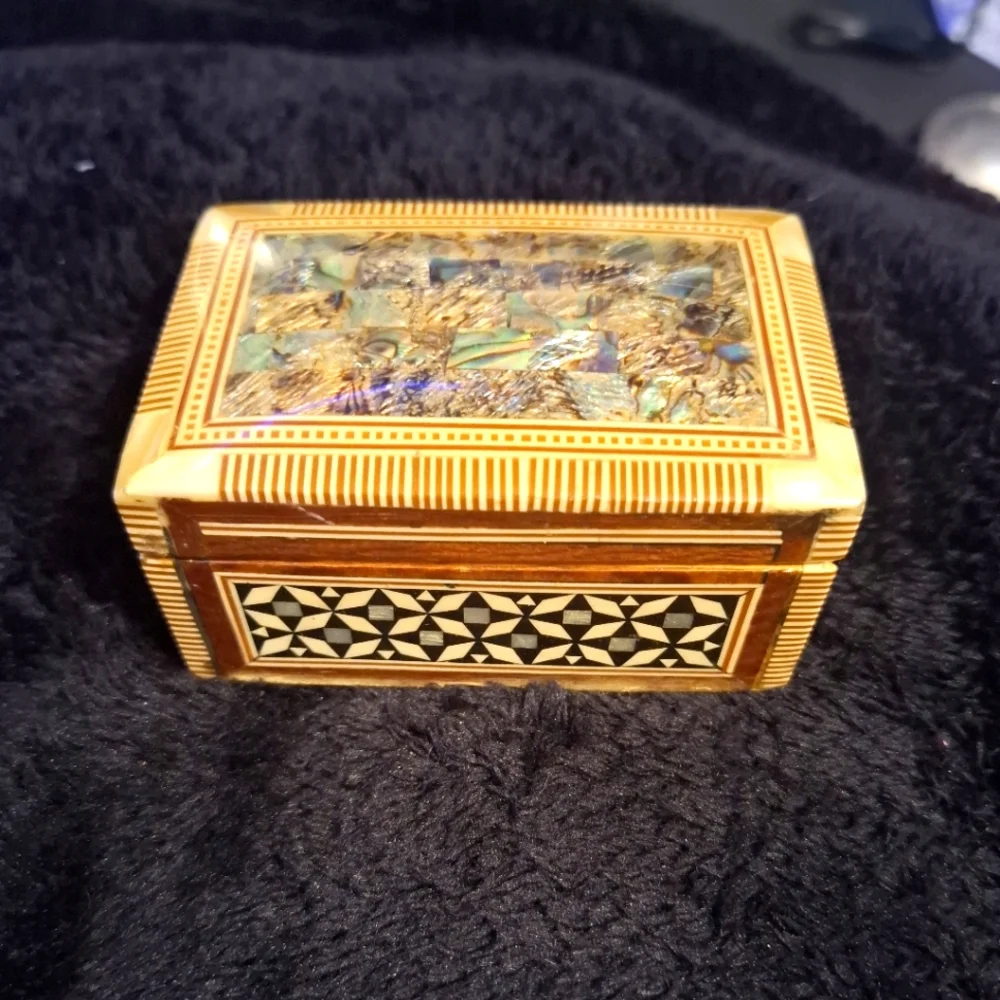 🕉Vintage Mother Of Pearl Abalone Trinket Jewelry Box Mosaic Wood Inlay Egypt